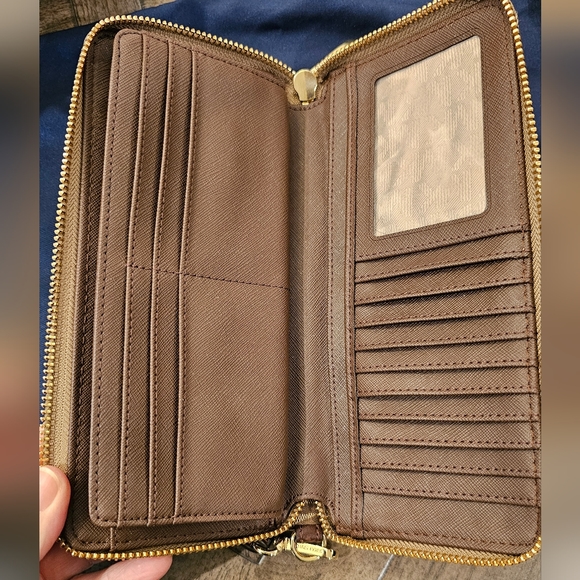 STUNNING MICHAEL KORS GOLD/BROWN ZIP AROUND MONOGRAM WALLET - Picture 3 of 10